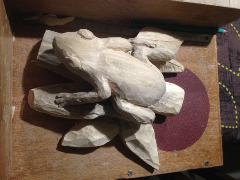 Grenouille en ronde bosse