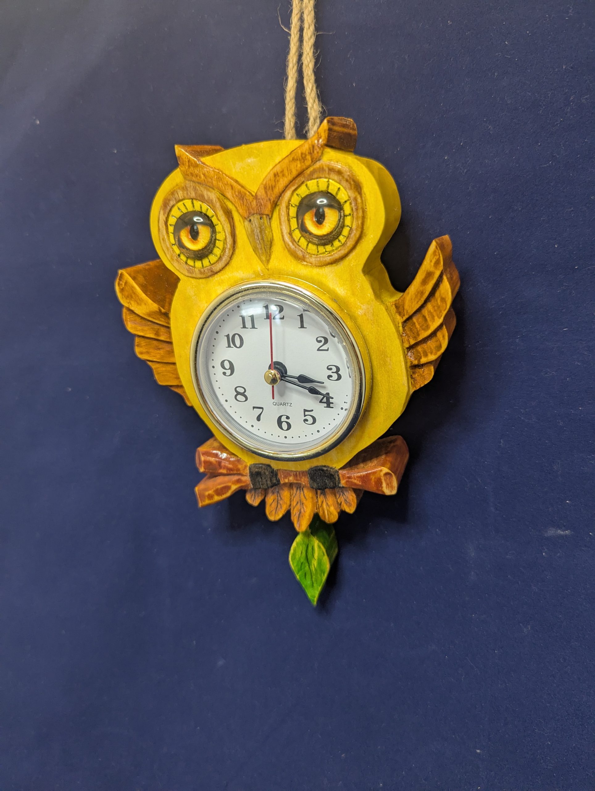 Horloge en bois sculptée à la main – Chouette en tilleul – Image 4