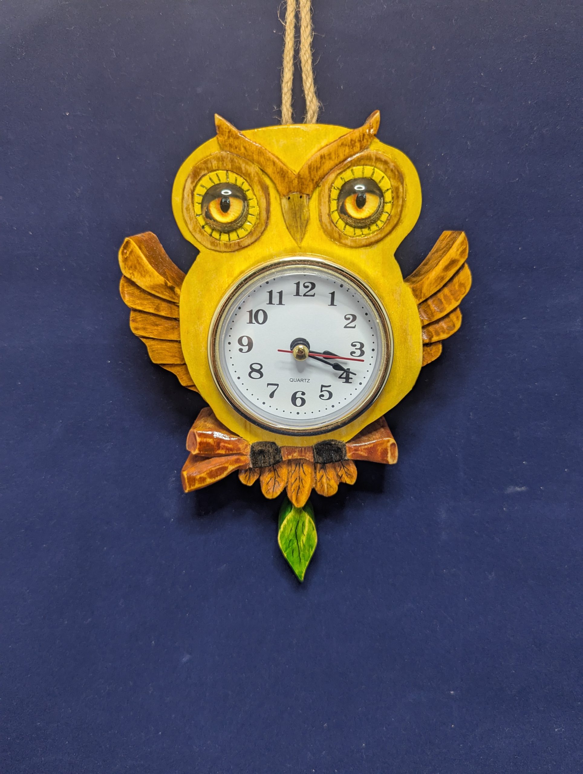 Horloge en bois sculptée à la main – Chouette en tilleul – Image 5